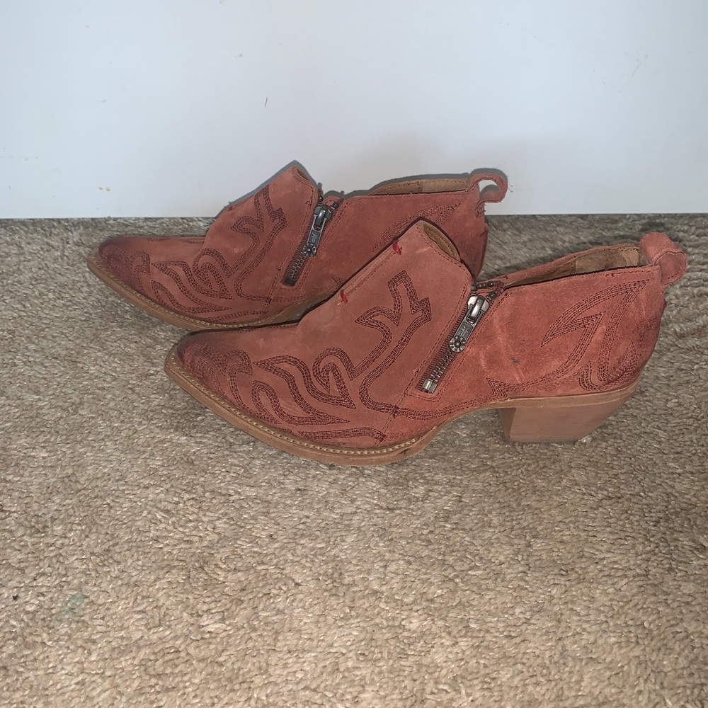 Frye Sasha shootie 7.5